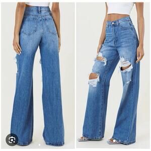 Vibrant MiU Women’s High Rise Wide Leg Distressed Jeans Size 13 W30 Light Wash